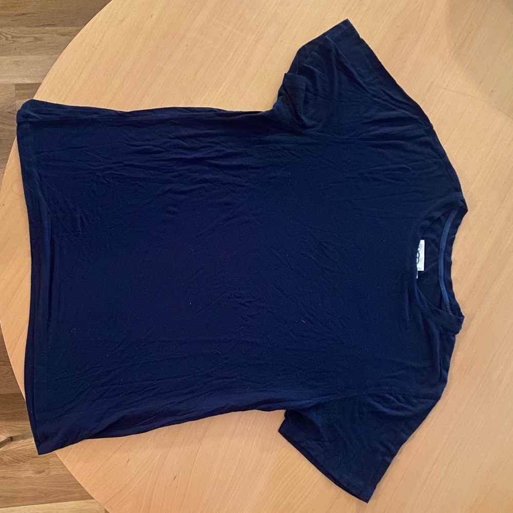 UGG for Men Navy Blue t-shirt. Size XL.